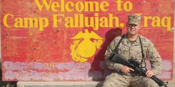 크리스토퍼 안씨의 파병 시절. 그는 미 해병대에서 6년간 근무했으며, 이라크 팔루자에 파병된 경험을 갖고 있다.