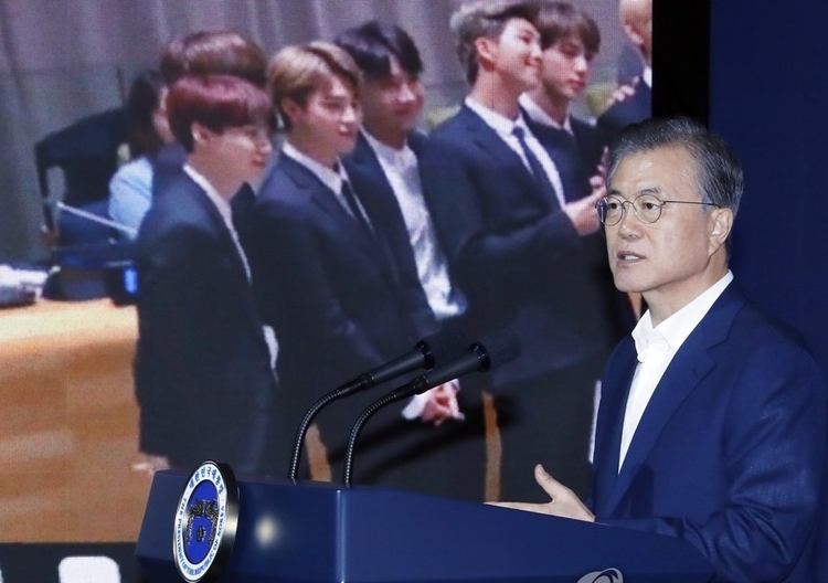 문재인 대통령이 17일 오후 동대문구 콘텐츠인재캠퍼스에서 콘텐츠산업 3대 혁신전략 비전 발표를 하고 있다. 사진=연합뉴스