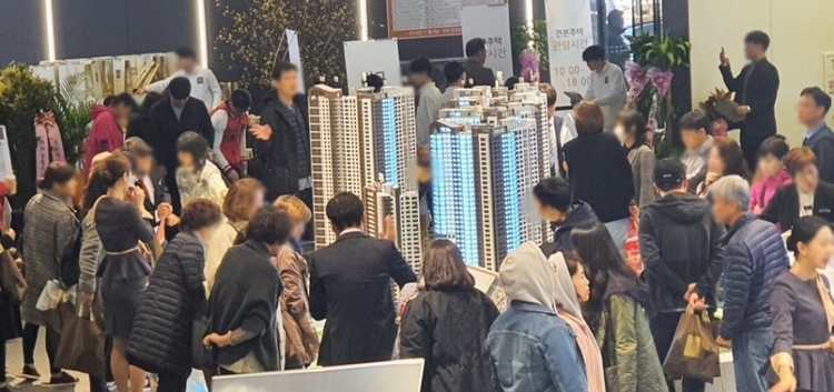 우미건설이 개관한 '루원시티 린스트라우스' 모델하우스 전경.