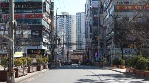 코로나 여파로 한산한 창원 상남동 일대(사진:연합뉴스)