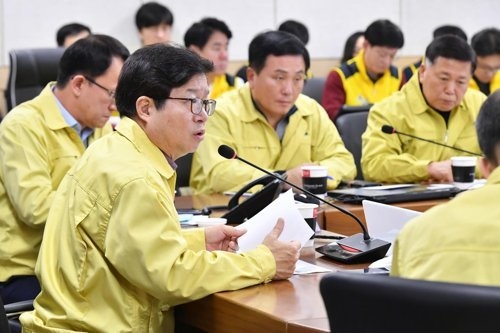 <strong>수원시 코로나19 대책회의(사진:연합뉴스)</strong>