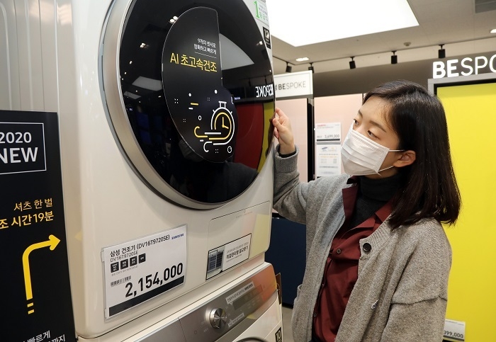 이마트에서 판매 중인 삼성 건조기. (사진=이마트)