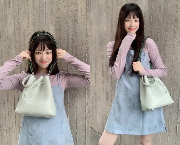 배우 이유비가 선택한 '제이에스티나 루나 버킷백'
