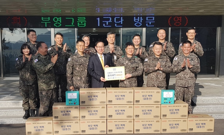 부영그룹이 지난 설 명절 때 군부대에 위문품을 전달하는 모습[사진::부영그룹