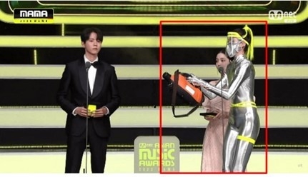 2020 MAMA 시상식서 등장한 방역 장면. 엠넷 캡처