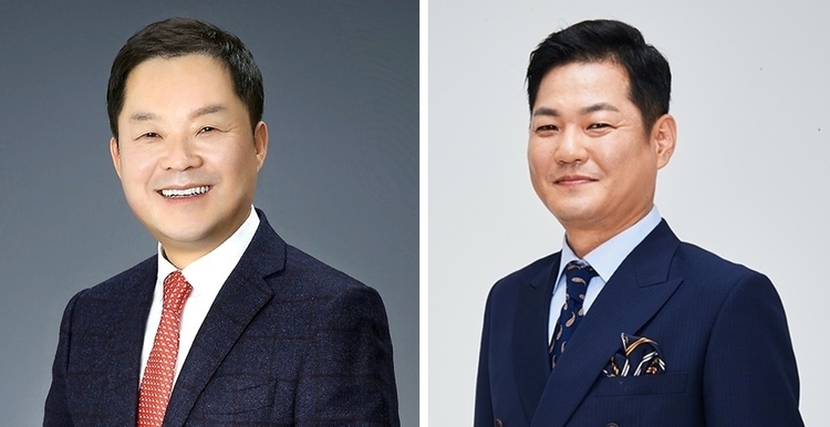 기아의 첫 영업이사로 임명된 대치갤러리지점 박광주 영업부장(왼쪽)과 망우지점 정송주 영업부장이 임명됐다.