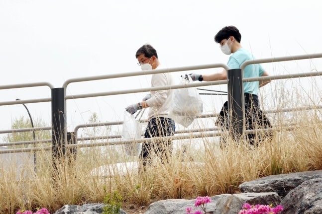 SK종합화학, 지구의날 맞아 플로깅 진행