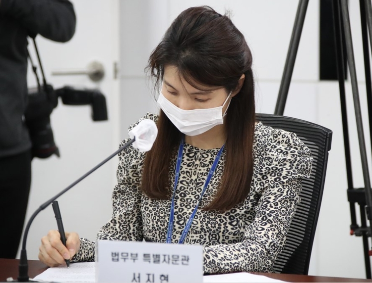 서지현 법무부 특별자문관이 지난달 22일 오후 정부서울청사에서 열린 디지털성범죄 근절대책 1년 계기 정책간담회에 참석해 있다.