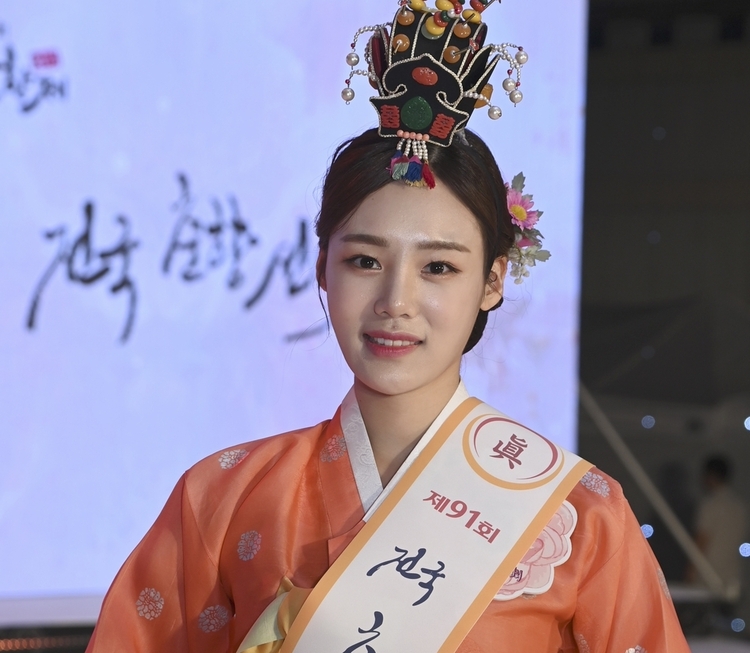 <strong>'미스춘향 진' 김민설씨</strong>