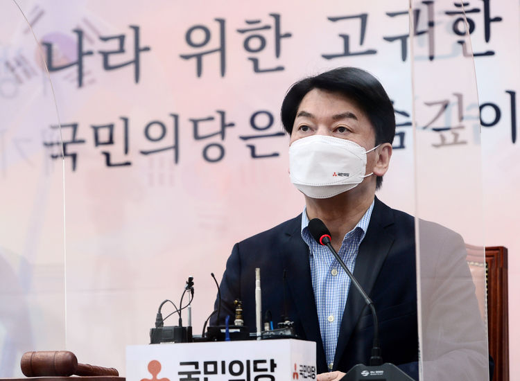 <strong>최고위 발언하는 안철수</strong>