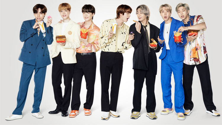 한국맥도날드가 그룹 방탄소년단과 손잡고 출시한 '더 BTS 세트'