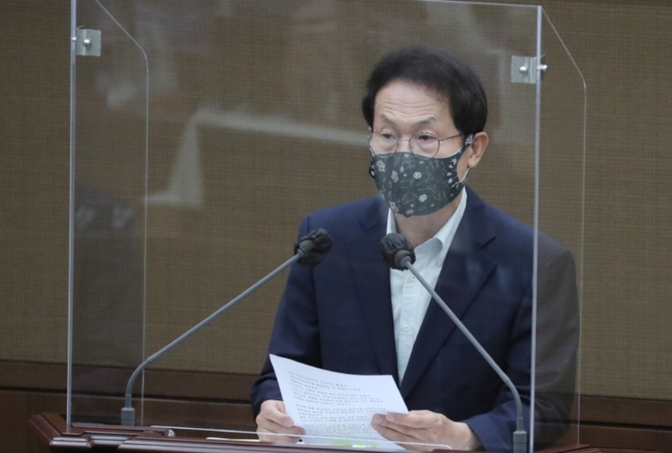 조희연 서울시교육감이 지난 2일 서울시의회에서 열린 제302회 임시회에서 추경안 통과에 대해 발언하고 있다. 