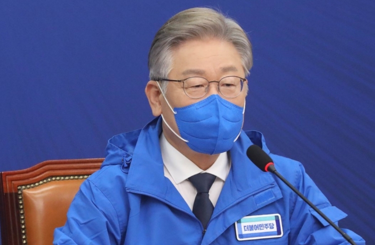 더불어민주당 이재명 대선 후보가 지난 3일 오전 국회에서 열린 중앙선거대책위원회의에서 발언하고 있다.