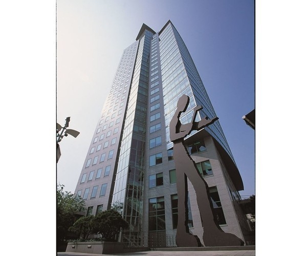 서울시 종로구 새문안로에 위치한 흥국화재 및 흥국생명 본사 