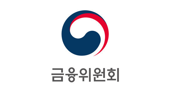 금융위원회 로고 .금융위원회는 금융회사들의 생사여탈권을 쥐며 금융권내 유관기관장의 인선 권한을 사실상 지배하고 있는 것으로 알려지고 있으며, 그동안 금융감독원과 함께 금융기관장 자리를 거의 독식해 오고 있다.