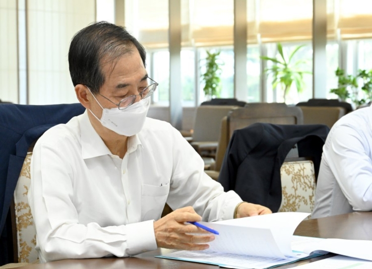 한덕수 국무총리가 지난 22일 세종시 정부세종청사에서 경제전략회의를 주재하고 있다.