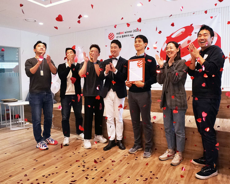 KT는 AI 통화비서 애플리케이션이 세계 3대 디자인 상인 독일의 ‘레드닷 디자인 어워드’, 산업통상자원부 주최 ‘대한민국 우수디자인(GD) 상품 선정’에서 총 3개 상을 수상했다고 30일 밝혔다.