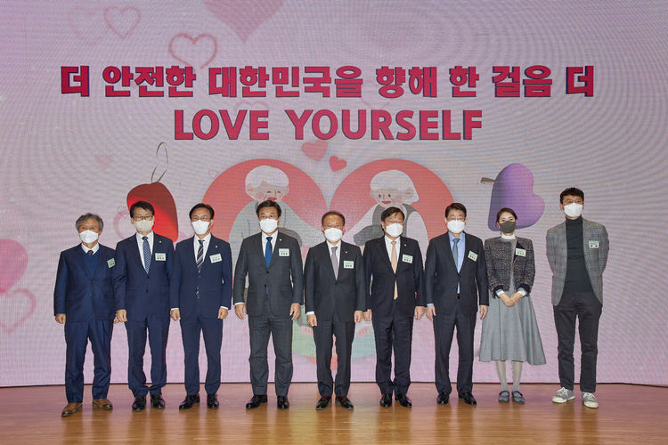 국회자살예방포럼은 5일 국회의원회관 대회의실에서 제4회 국회자살예방대상 시상식을 개최했다. 