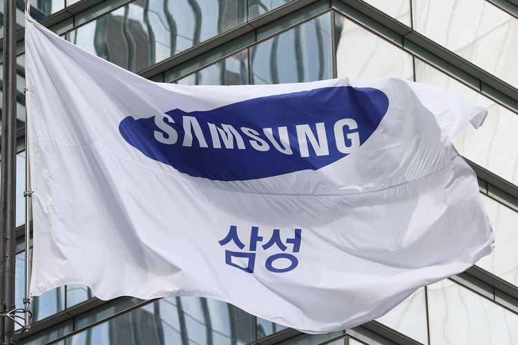 국내 주요 대기업들이 설 명절을 앞둔 협력사들의 자금난을 덜어주기 위해 하도급 및 납품 대금 조기 지급 규모를 전년보다 늘린다. 사진은 삼성전자 사기(社旗)