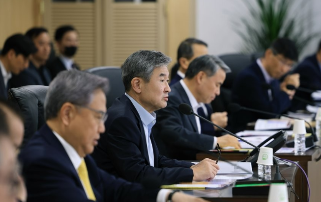 조태용 국가안보실장이 지난 4월 서울 용산 대통령실 청사에서 북한의 중거리급 이상 탄도미사일 발사와 관련, 긴급 국가안전보장회의(NSC) 상임위원회를 주재하고 있다.