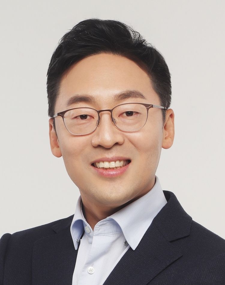 김경완 노무법인 신아 대표노무사