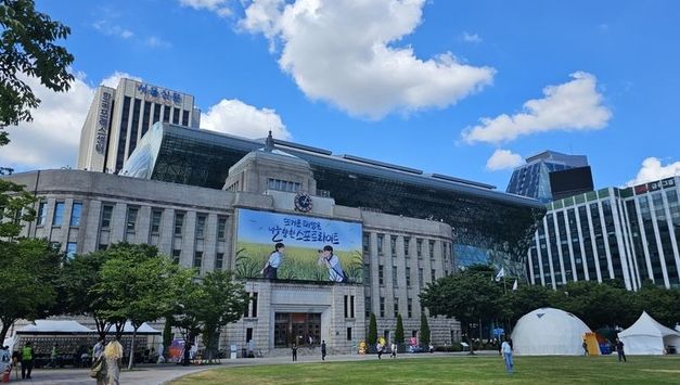 신한은행 vs 우리은행...'51조원' 서울시금고 두고 '리턴매치' 예고