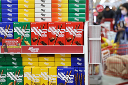 'K-간식' 빼빼로, 수출 1억개 시대…롯데웰푸드, 글로벌 공략 본격화