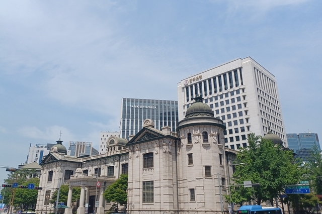 한은 "3분기 말까지 가계대출 급증세 지속...금리인하에 신중"