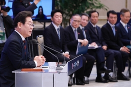 취임 한 달 맞은 이재명 대통령...첫 기자회견서 “무너진 민생 회복에 전력” 강조