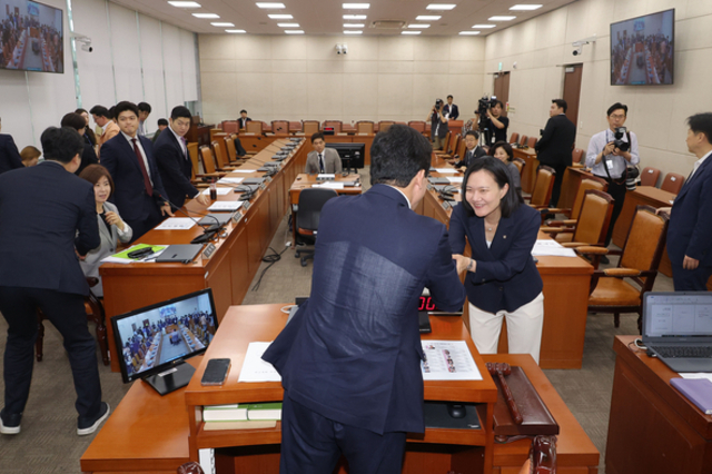 "퇴직연금 도입 20년째 연평균수익률 2.07 불과"...물가상승률에 못 미쳐
