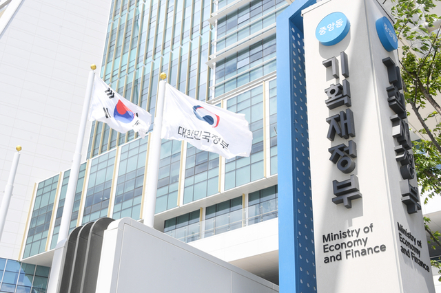 2분기 해외직접투자 13 감소…美·유럽 불확실성에 기업들도 '주춤'
