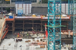 "고용 쇼크 현실화"...10대 건설사서 1년새 3천600명 짐싸
