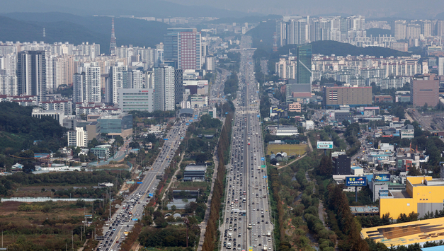 연휴 둘째 날 귀성길 정체 극심…서울→부산 5시간 10분