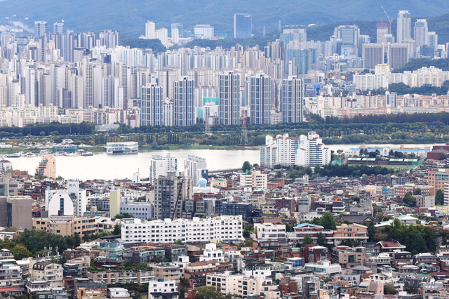 "집값 과열에 초강수"…정부, 서울 전역·경기 12곳 '규제지역·토허구역' 지정