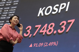 韓-美 무역협상 타결 기대감에...코스피, 사상 첫 3,700선 돌파