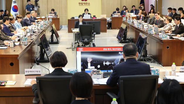 [2025 국감] 헌재 국감서 '고성·삿대질'…與 "국힘 해산해야" vs 野 "이재명 위한 4심제" 공방