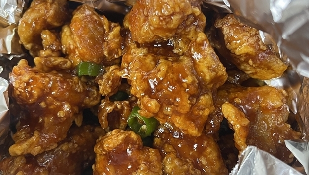 "배달비·원가 구조 개선 시급"...치킨 슈링크플레이션에 "십자포화"