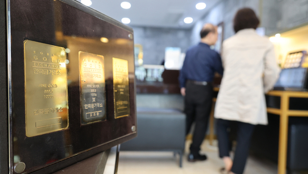 金값 고공행진 ‘제동’...금 ETF도 "동반 약세"