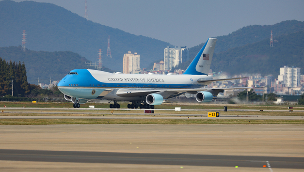 "김해공항 도착"...트럼프 美대통령, 방한 일정 '개시'