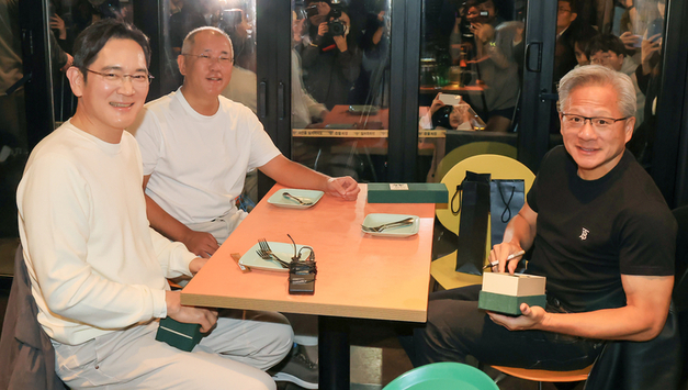 '깐부' 의기투합에 AI 협력 기대감…젠슨 황·이재용·정의선 3자간 '치맥 회동'