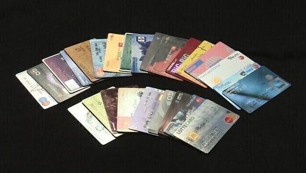 카드업계 가맹점 수수료 수익 '뚝'...본업 위기감 '고조'