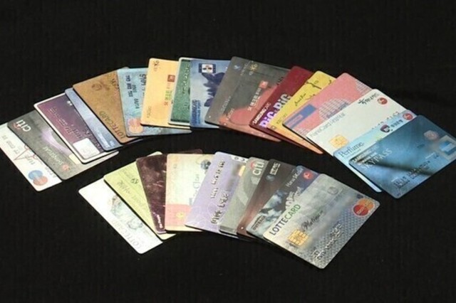 카드업계 가맹점 수수료 수익 '뚝'...본업 위기감 '고조'