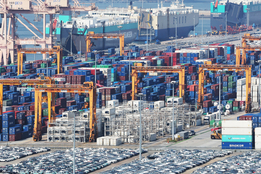 ‘수출 플러스’ 지켰으나 반도체 의존 ↑…‘트럼프 관세’ 영향 커져