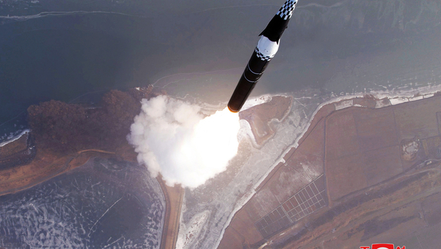 '美 제재' 하루 만에 '무력시위'…北, 탄도미사일 발사