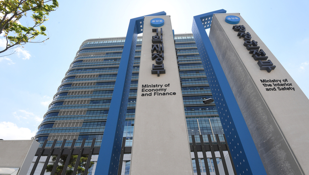 '역대 두 번째'...政 "나라살림 적자, 9월까지 100조원 넘어"