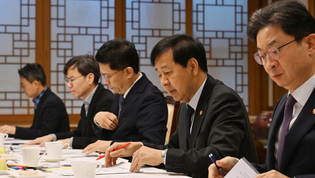 외환당국 “외환 불확실성 우려…국민연금·수출업체와 긴밀논의”