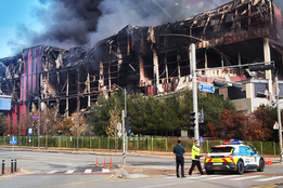 천안 이랜드 물류센터 화재 이틀째 진화작업…건물 일부 붕괴
