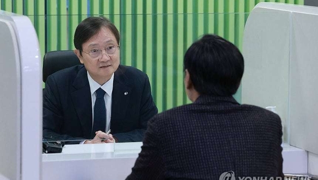 금감원장, 만찬 참석 "이례적 행보에"...보험사 CEO세미나 "자리 지켜달라"