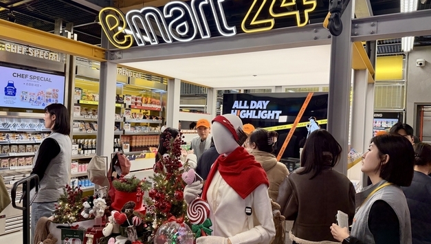 [르포] "젠지 모이는 '힙한 편의점'"…이마트24 첫 플래그십 스토어 '트랜드랩 성수점' 출사표