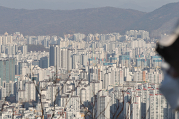"규제 막차 수요 몰렸다"...서울 아파트 거래량 1년 새 2.8배 폭증